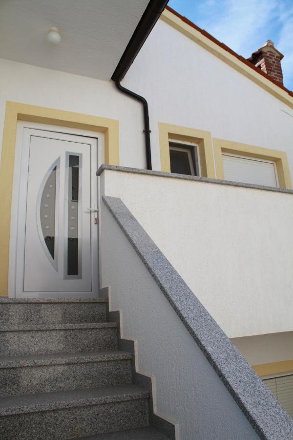 Apartment Mia Vinkuran Exterior photo